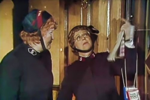 Hallelujah - Patsy Rowlands and Thora Hird