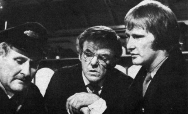 Peter Vaughan, Victor Maddern and Dennis Waterman in 'The Signalman's Apprentice'