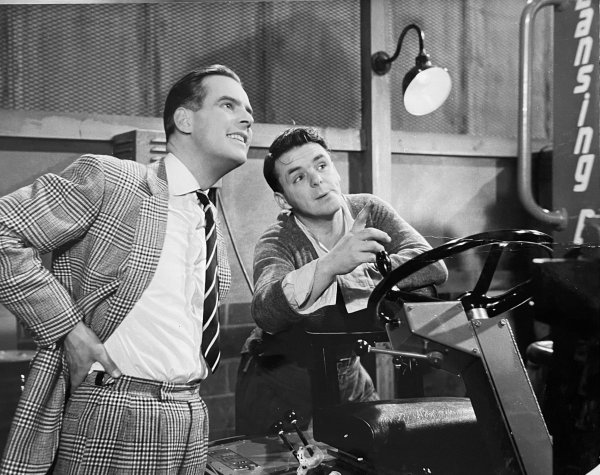 Ian Carmichael and Victor Maddern in 'I'm Alright Jack'.