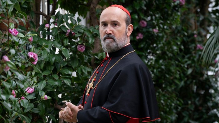 Cardinal Gutierrez (Javier Camara)