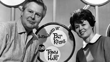 Tony Hart and Pat Keysell in Vision On