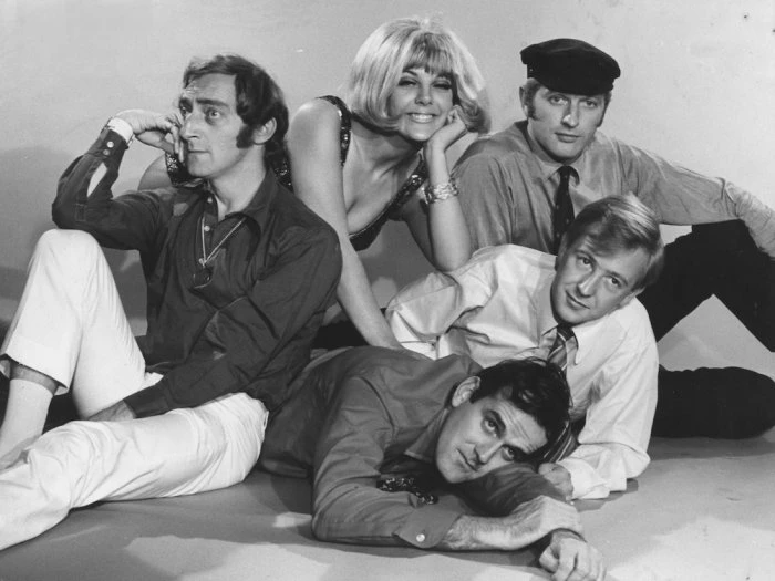 Marty Feldman and the 1948 cast