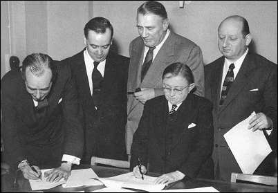ITV - Signing of a contract in 1955