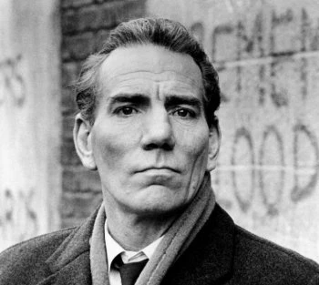 Pete Postlethwaite