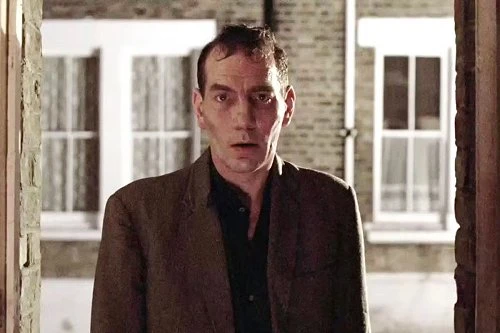 Pete Postlethwaite