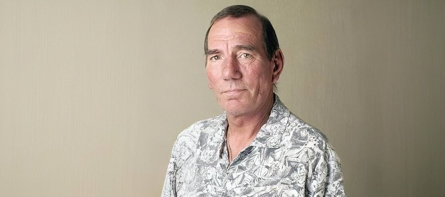Pete Postlethwaite