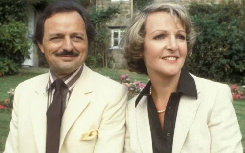 Peter Bowles biography